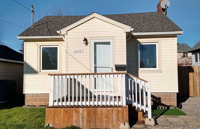 Toronto Furnished Living- Niagara Falls - Photo 1