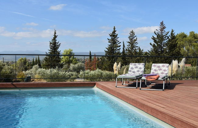 Villa With Pool & Views - Photo 21