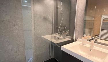 Ski in-ski out-in the centre of Oz Station - Les Myrtilles - Photo 5, Shower