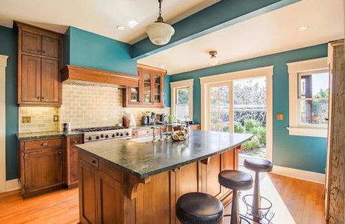 Gorgeous Eccentric Family Home with Cowboy Pool - Foto 5