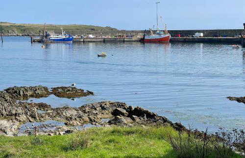 Lovely apartment overlooking the harbour and bay - Photo 25