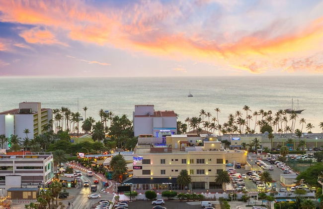 Modern Corner Unit Pool Steps From Palm Beach - Foto 18