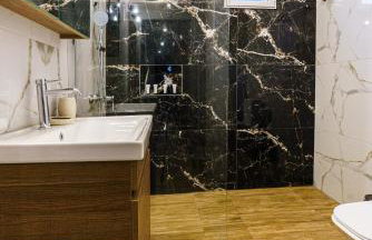 Four lakes luxury suites - Photo 37