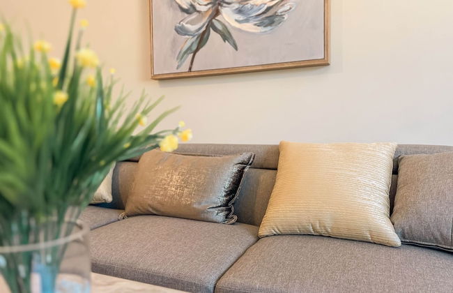 Modern Retreat With Spacious Yard Cozy Interiors - Foto 9