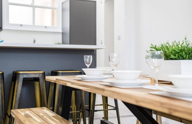 Host Apartments The Roscoe Carriage House - Photo 13