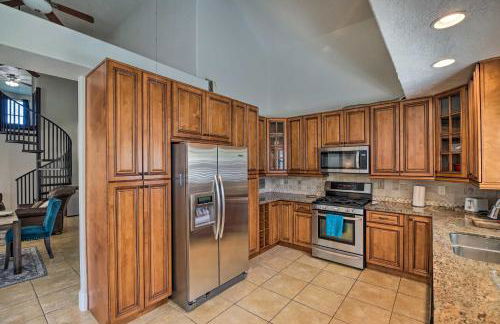 Spacious Seabrook Home with Patio 1 Mi to Beach! - Foto 2