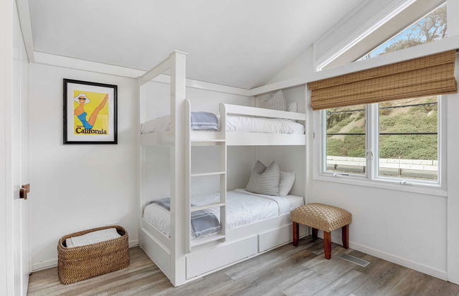 Unbeatable Beachfront Bliss w/ Ocean Views, Luxe Interiors & Patio Beach Road - Foto 32