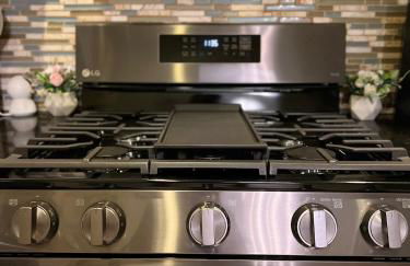 Pasadena Charming Vacation Home with Hot Jacuzzi - Photo 69