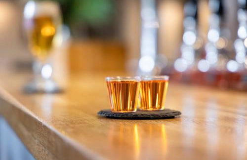 New Hobbit, stunning views, sleeps 42, Bar, Hot Tub - Foto 68