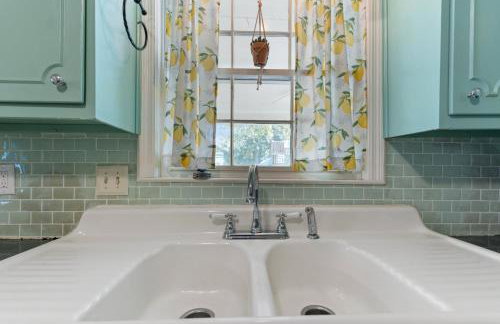 Breezy like Sunday Morning- Close to Everything! - Photo 34