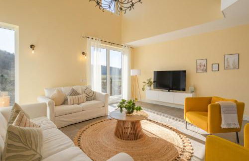 Spacious Home Sauna Hot Tub Pool Patio BBQ - Photo 8