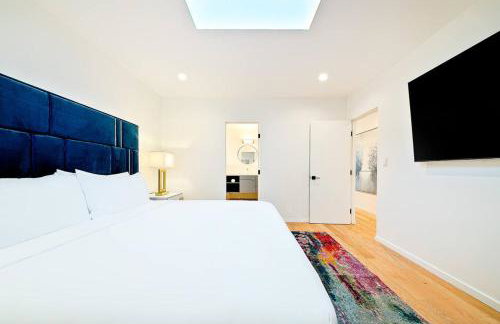 Stunning Modern Estate in BH with Pool, Spa, and Views - Foto 28