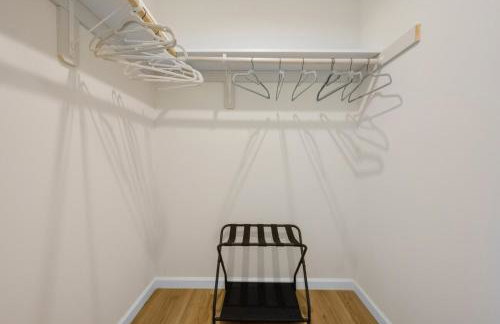 Spacious 5BR Home KING Bed Wi-Fi Parking - Foto 34