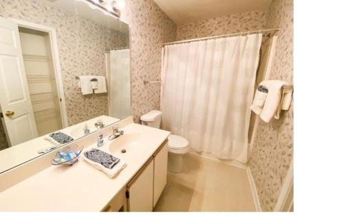 D2 Bishop on the Green 2 BR 2 BA Condo Colonial Charters Golf Course - Foto 8