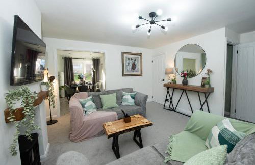 Stylish 4 Bed House, Free Parking, Close to M4 Newport - Foto 2