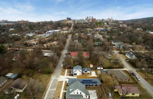The SoFay Farmhouse- 1 MI From U of A - Foto 39