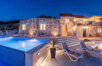 Villa Lukrecija Stonehouse - Foto 1