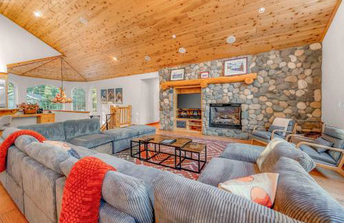 Fully Remodeled Tahoe Retreat with Game Room and Hot Tub - Foto 13