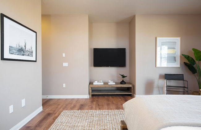 Desert Stone by Avantstay Contemporary Desert Oasis With Pool & Hot Tub - Photo 2