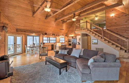 Charming Cabin with Hot Tub, Fire Pit and Views! - Foto 1