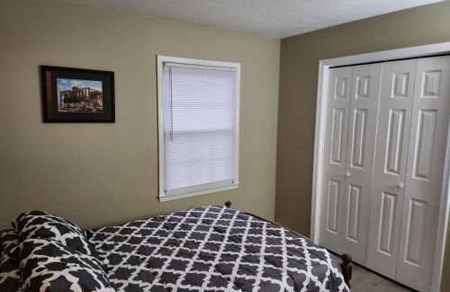 Theater, heated pool and hot tub near HPU and Furniture Market - Foto 17