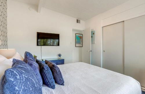 Home with Pool 1 Mi to Downtown Palm Springs! - Foto 7