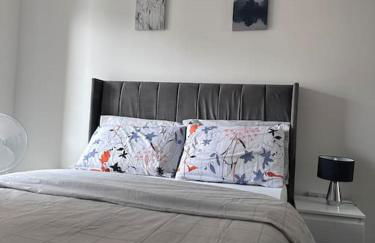 Modern 2 bed 2 bath Flat Close to Train station - Foto 2