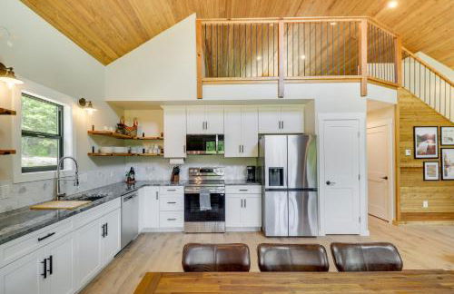 Modern Lakeside Cabin with Mountain Views and Hot Tub! - Foto 9