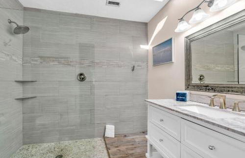 Paradise Point - Luxury Oceanfront Estate - Pool, Dock, Outdoor Kitchen & Family Amenities - Foto 20