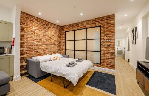 Brand New Apt - Beach Breeze Spacious 1-Bedroom Apartment with parking - sleeps 4 ppl- internet - Foto 9