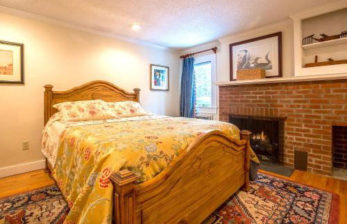 Private Tavern, Hot Tub, 8-Fireplaces, Spa Baths, Fire Pit, Baths Ensuite - Shop or Ski! - Foto 23