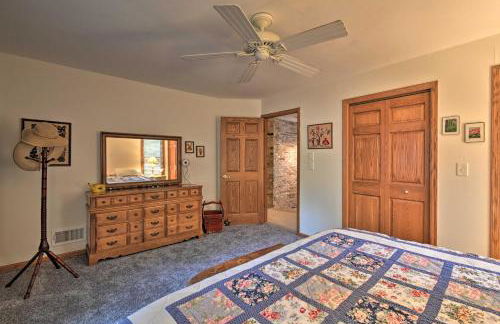 Spacious Lakehouse with Deck, Kayaks, and Dock! - Foto 18