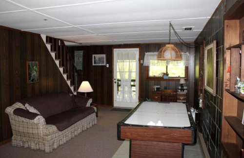 Charming Cabin Rental with Private Beach Access on Lake George in New York - Foto 4