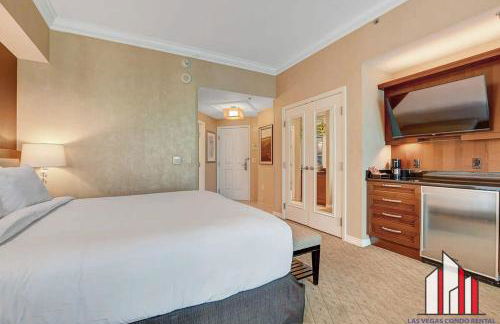 MGM Signature-32-607 F1 Track & Strip View Balcony - Foto 12