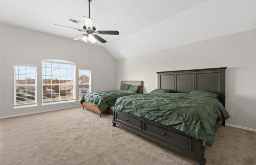 Spacious 5-bedroom villa in welcoming Burleson with WiFi, AC - Foto 45