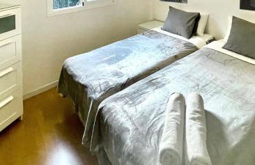 Maravilloso apartamento céntrico de 70m2, jardín propio 40m2 con piscina para niños y parking opcional - Foto 49