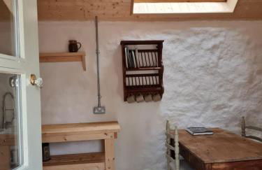 Cosy Couples Retreat at THE COOP with Hot Tub - Foto 13