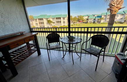 Beachfront paradise Ocean Village Golf Tennis Several heated pools Tiki bar Pickleball insite sports bar and restaurant and much more - Foto 12