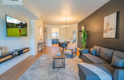 Chic Golf Pickleball Pool Hot Tub King Bed Parking - Foto 21