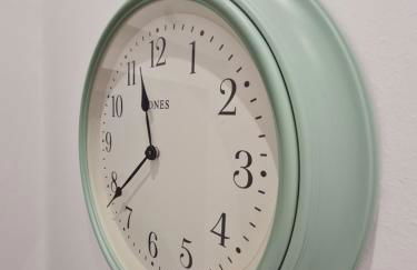 Perfect Location 3 Bed Serviced apartment with Bike Storage for BPW. Close to Brecon Beacons - Photo 13