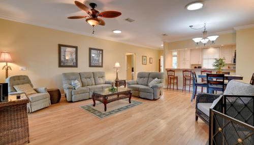 Cottage with Deck and Pool Access about 6 Mi to Beach - Foto 4