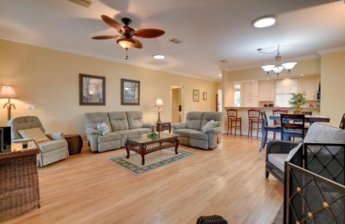 Cottage with Deck and Pool Access about 6 Mi to Beach - Foto 4