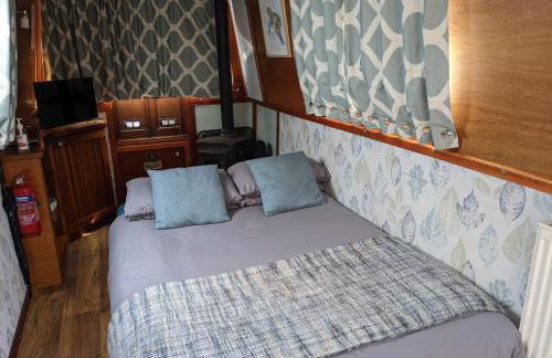 Narrow Escape - 50ft Boat on the Grand Union Canal, near Tring - Photo 11