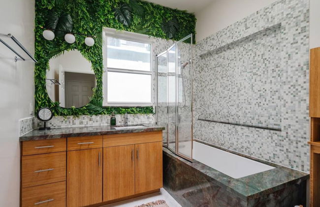 Hollywood Hills Sunset Strip Home w Hottub - Photo 12