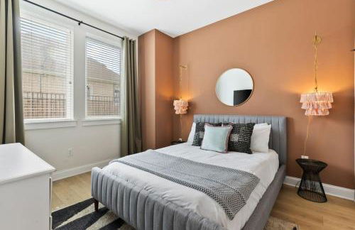 Upscale Townhome 3 miles to Downtown with 2 Car Garage - Foto 25