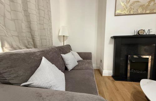 Spacious 3 Bed House Perfect for Contractors & Families with free Wi-fi and Parking - Foto 7