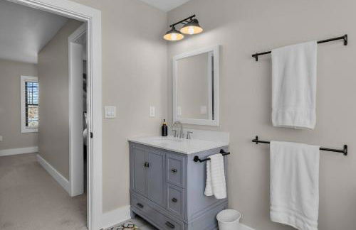 Views! Dock, Water, Game Room, Kids Room! - Foto 31