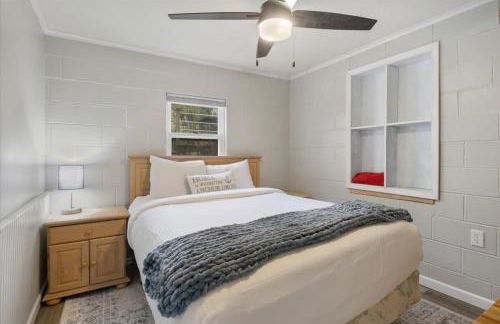 Beautiful Lake Front Home with Private Dock In Lick Branch Cove - Foto 15