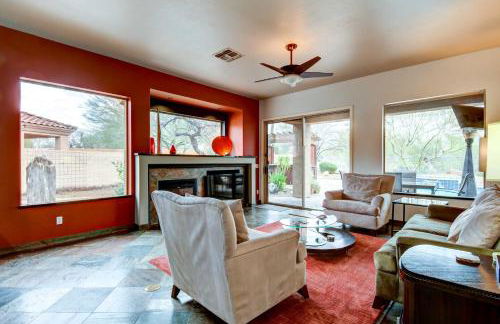 Luxe Couples Retreat with Pool and Outdoor Kitchen! - Foto 37