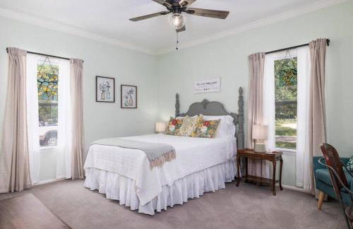 NEW! Dragonfly at Firefly Grove w/ River Access - Foto 17